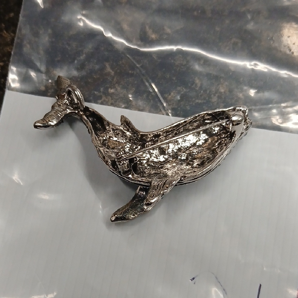 Sparkling Whale Brooch - Picture 2 of 2